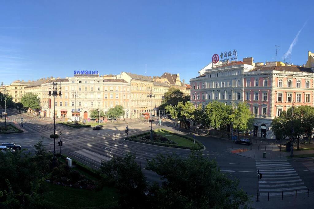 Renovated&spacious two-bedroom condo in Budapest Esterno foto