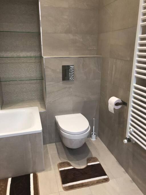 Renovated&spacious two-bedroom condo in Budapest Esterno foto