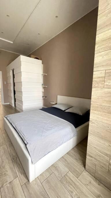 Renovated&spacious two-bedroom condo in Budapest Esterno foto